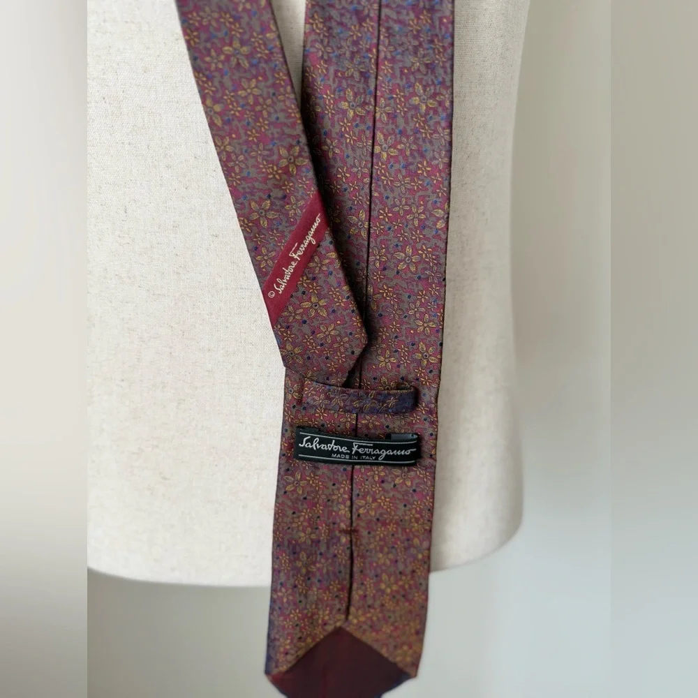 Gucci, Salvatore Ferragamo, Gino Versache, Burberry Men Tie’s Set - Picture 10 of 12